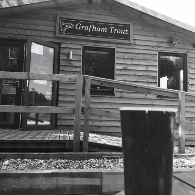Grafham Water Lodge エクステリア 写真